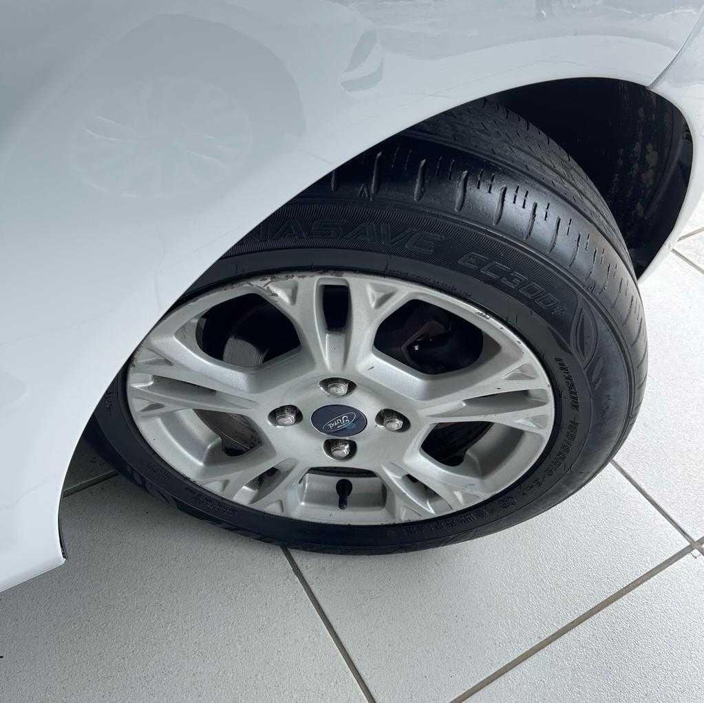FORD FIESTA HATCH SE 1.6 2014 BRANCA